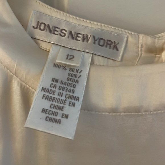 Vintage Women’s Jones New York Silk Short Sleeve Top. Off white Size 12 - Picture 3 of 8